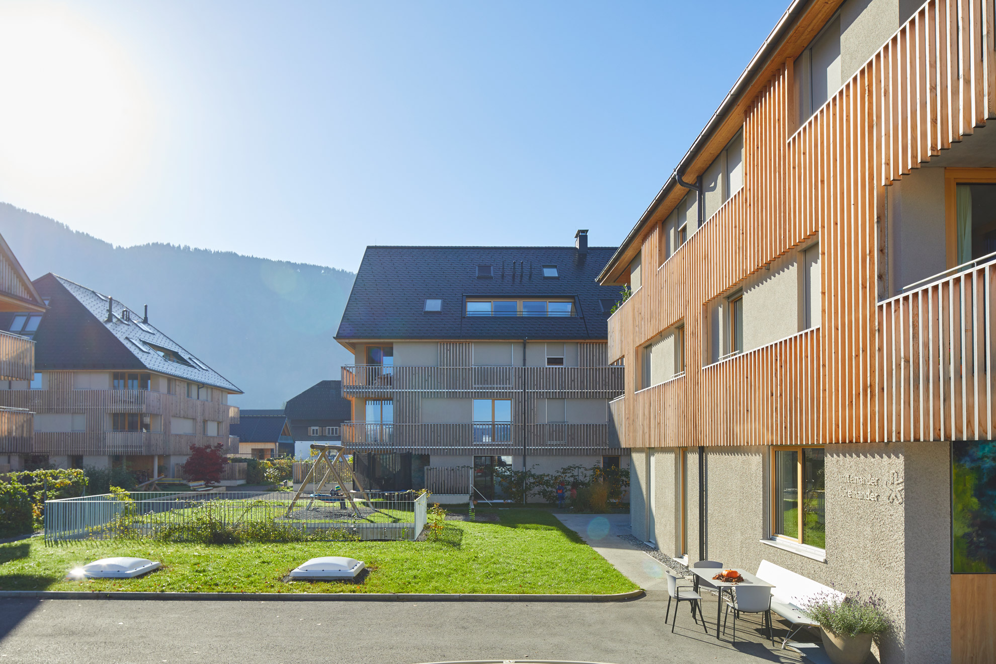 MITEINANDER-FÜREINANDER